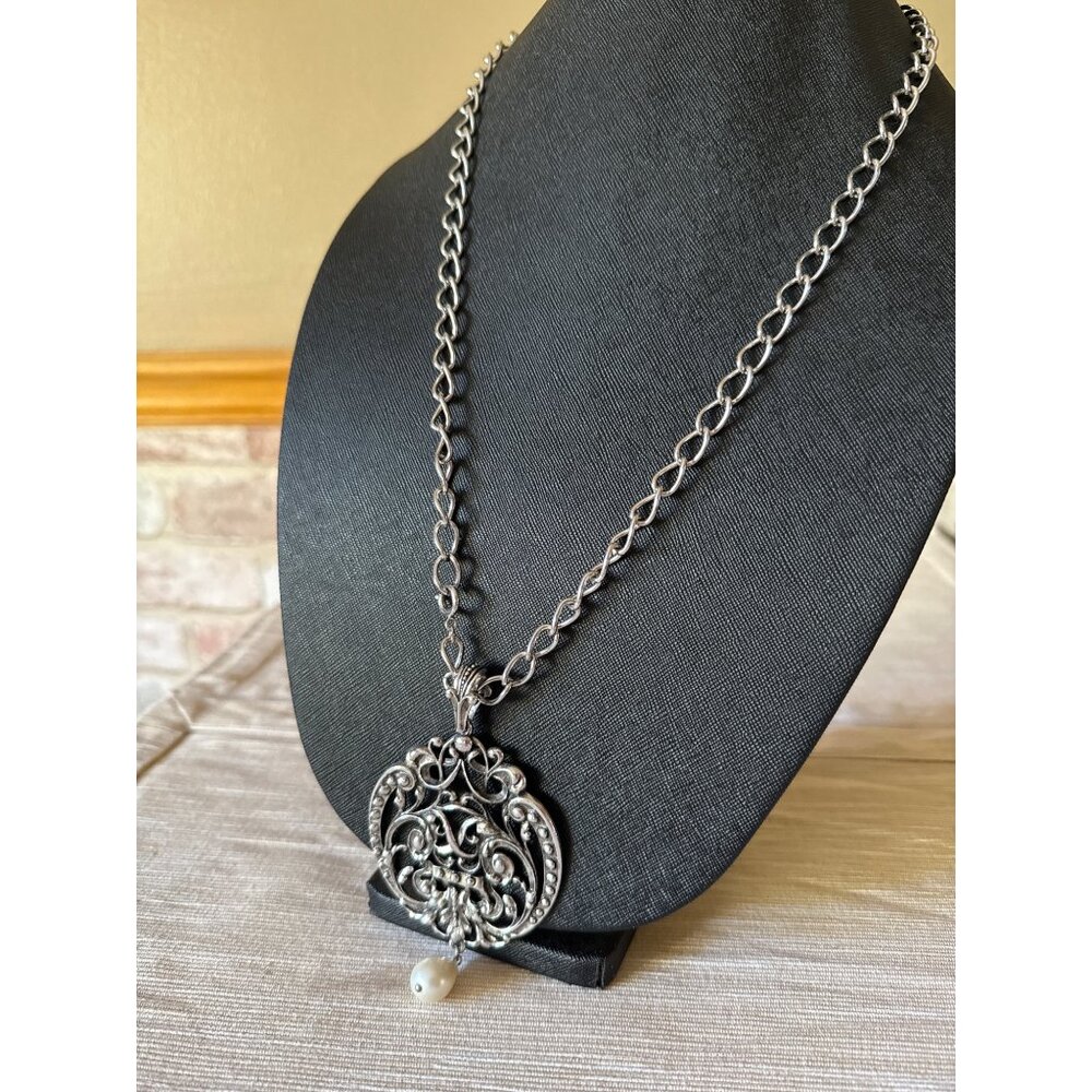 Avon Vintage Silver-Tone Chain Necklace  Filigree Pendant & Faux Pearl Drop